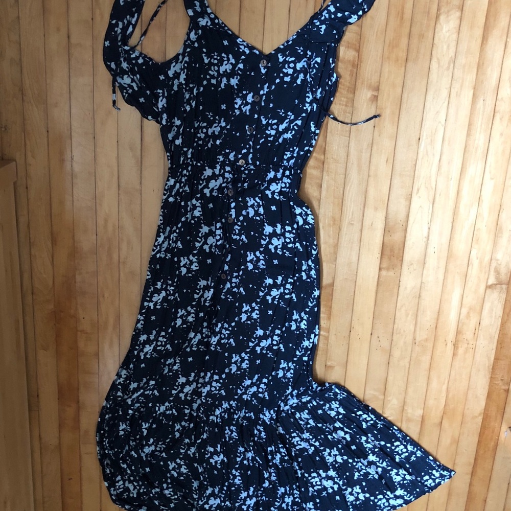 Tiara Hawaii low back dress